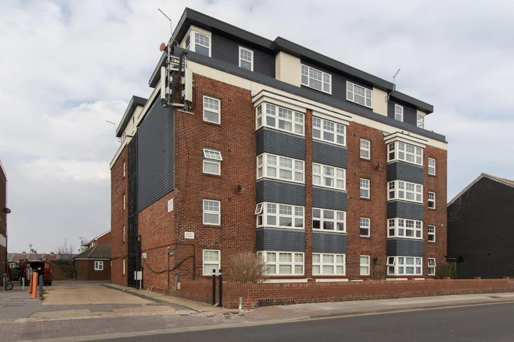 Open Mind Property - Southsea With Free Parking Portsmouth Exterior foto