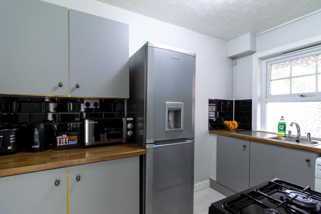 Open Mind Property - Southsea With Free Parking Portsmouth Exterior foto