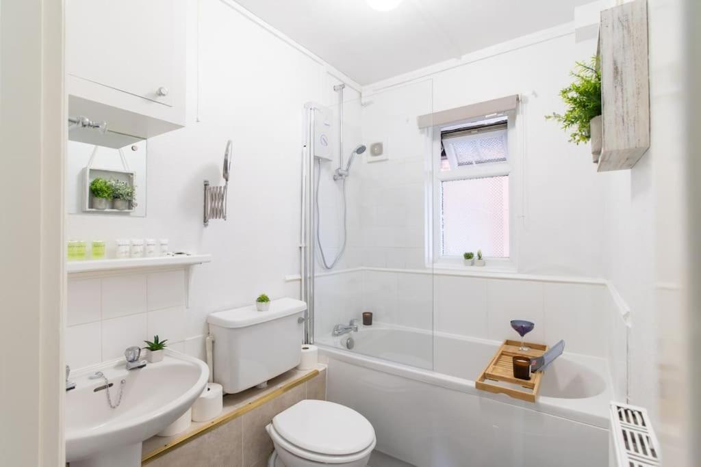 Open Mind Property - Southsea With Free Parking Portsmouth Exterior foto